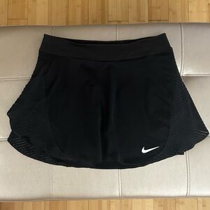 Nike 🎾 Sz LT Black Mesh-Panel Skirt